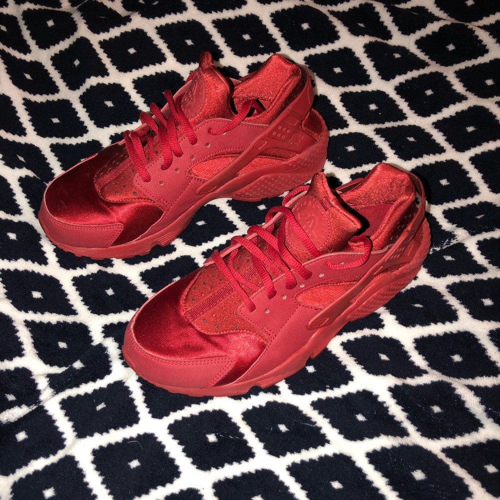 Women’s Nike huaraches